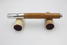 Lade das Bild in den Galerie-Viewer, Rollerball Magnetkappe aus Rotweinkorken